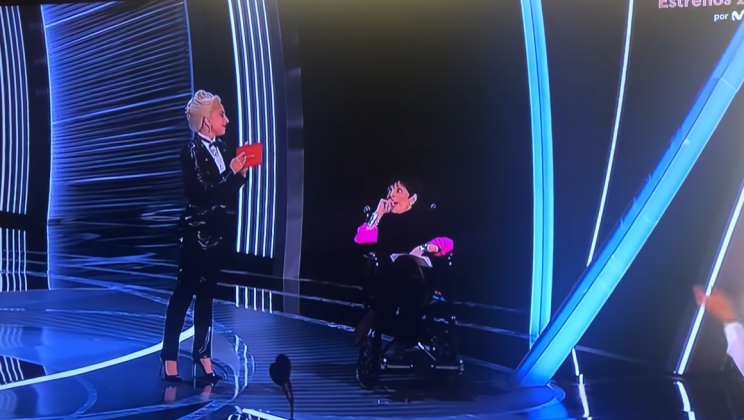 Lady Gaga earns praise for gracefully saving Liza Minnelli on stage