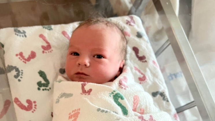 Mother goes into labor at her local pool, teen lifeguard jumps in and delivers the baby