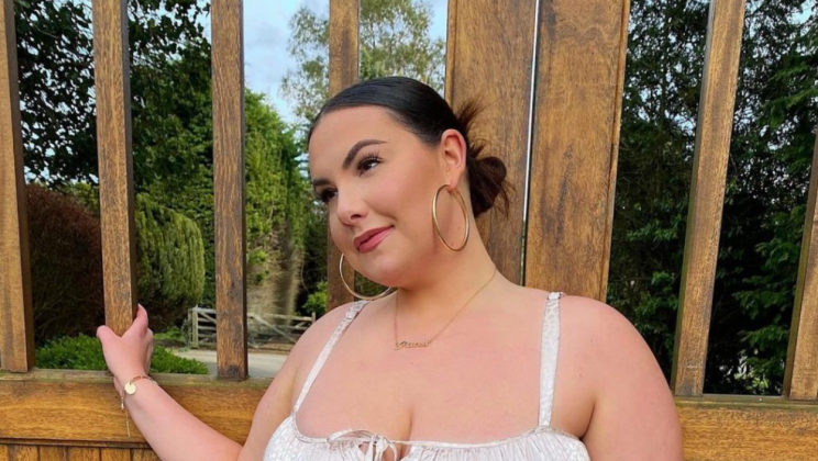 The Spanish plump model showed her legs and is sure that she is the masculine ideal of female beauty