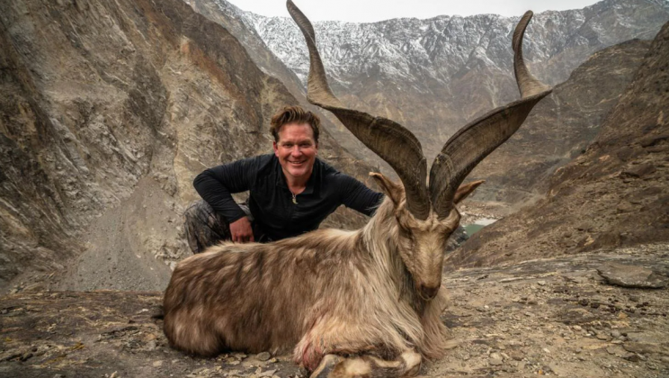 Trophy hunter “pays $110k” to kill rare mountain goat, then poses for photos