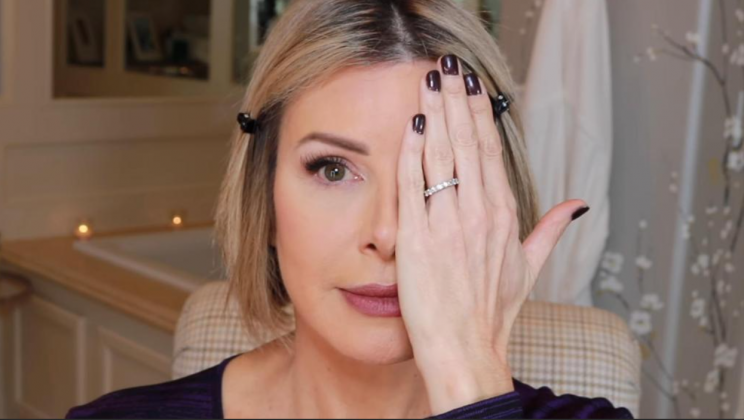 Woman gets dramatic facelift using just makeup