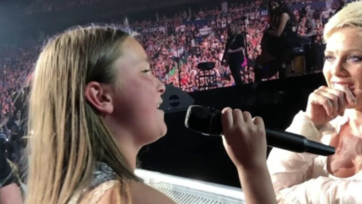 12-Yr-Old Girl’s Dream Comes True As Pink Hands Her The Microphone, Blows Everyone Away With Talent