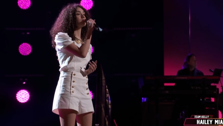 Listen to the excellent vocal performance of The Voice show, where many online users were delighted with Haley MIA, the song ” Jar of Hearts