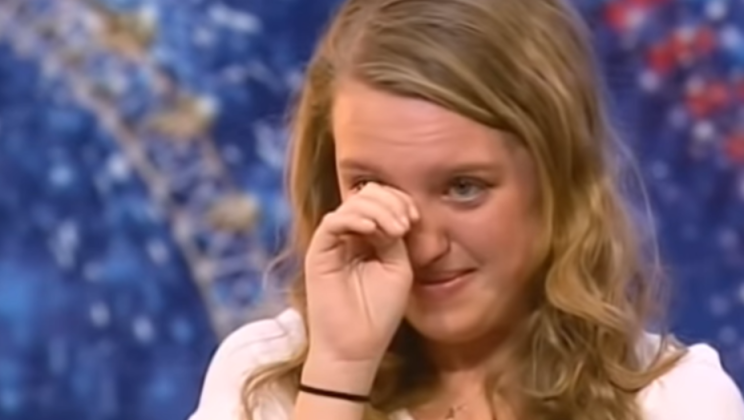 Shy Girl Clutches Mic On Stage, Instant She Starts Singing 1st Verse Simon’s Jaw Drops Hearing Stunning Twist On Classic