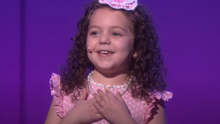 Ellen welcomed one of the amazing young contestants, 5-year-old Sophie Fatu, who performed a cover of Frank Sinatra’s “Fly Me To The Moon”.