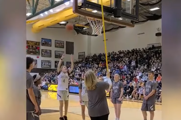 Blind basketball player makes shot in front of 2,500 fans
