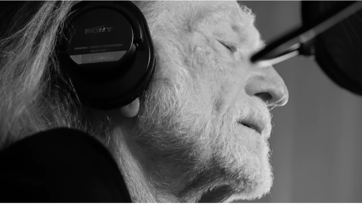 Willie Nelson sings touching song about getting older — Only people over fifty will be ble to sympathize