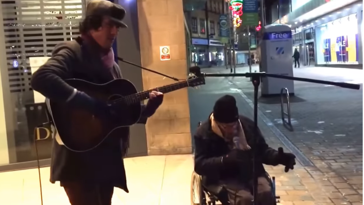 A homeless man asks to sing with a street musician, and when he starts, the audience freezes in their tracks