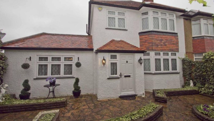 House looks beautiful – but people refuse to buy it because of what they see inside