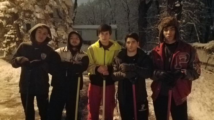 Teenagers Wake Up At 4am To Shovel Neighbor’s Driveway Before Her Dialysis
