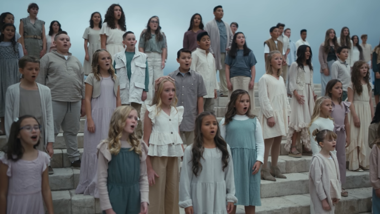 Children’s Christmas Choir Delights in ‘What Child Is This’