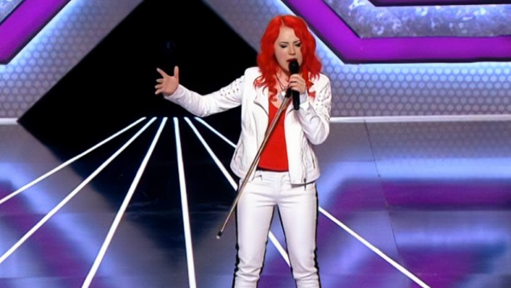 Redhead Singer Wins Over Audience With Entrancing Performance Of Queen Classic