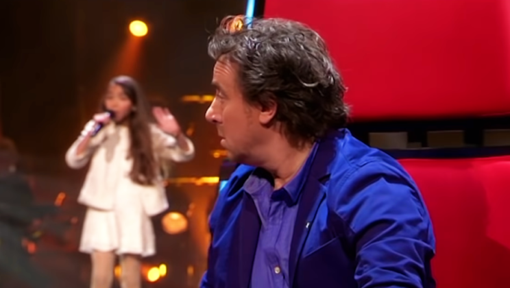 Young Girl Sings 80-Year-Old Song So Perfectly, the Judges Whip Around Instantly