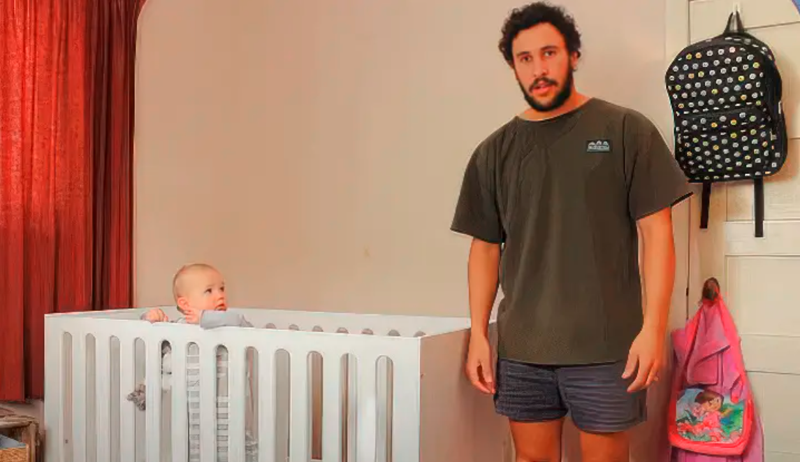 Dad’s Hilarious Attempt to Put Baby to Sleep – Watch What Happens Next!