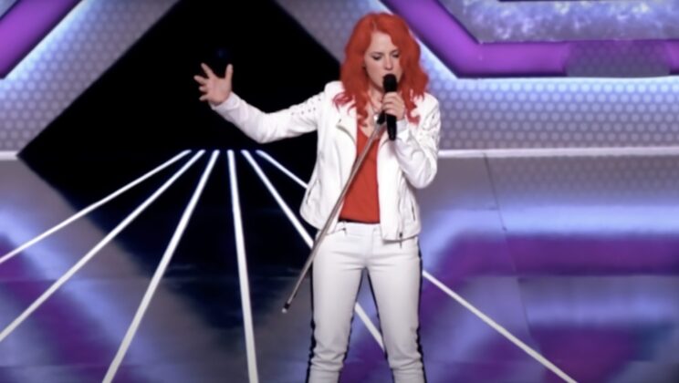Crowd Smirks At Redheaded Lady, Regrets It When She Sets The Stage Ablaze With ‘Queen’