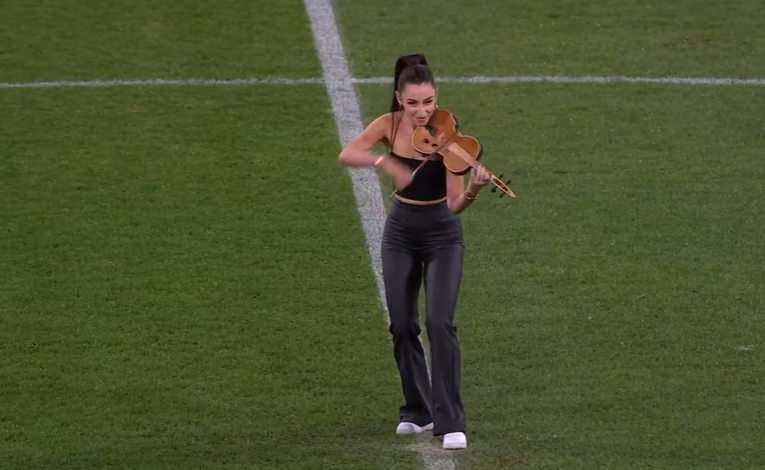 🎻 Violin Meets Football: A-League Pre-Game Spectacle Captivates Fans Across Australia