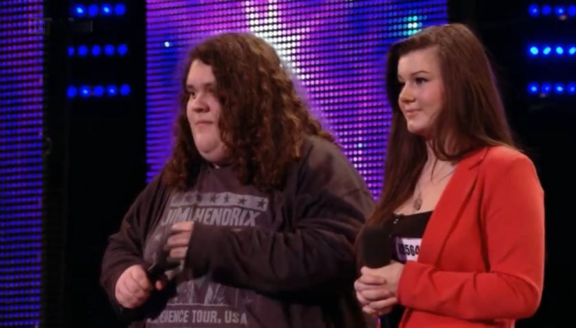 Un Adolescente Tímido se Congela en el Escenario — Luego Deja Pasmo a Simon Cowell Con una Voz que Nadie Esperaba