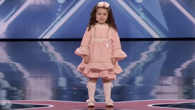 Des millions de personnes regardent encore cette petite fille de 5 ans… Voici pourquoi.